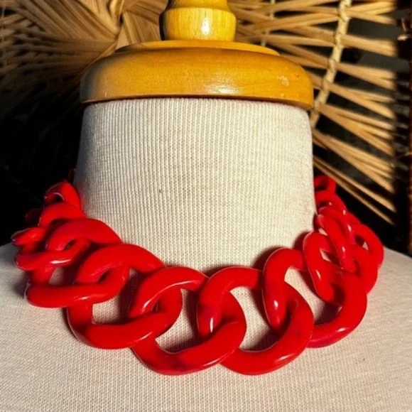 TORY BURCH GRADUATED RESIN NECKLACE WITH MONOGRAM CLASP - Picture 2 of 10